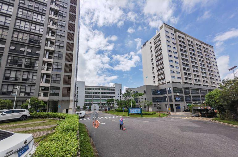 180平龙岗布吉南岭大芬地铁口50米精装办公室  41格局