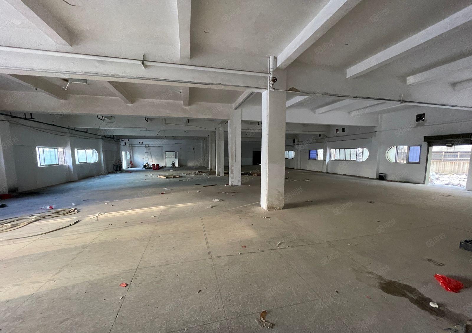 布吉李朗1560平米厂房出租，大小面积可以分租