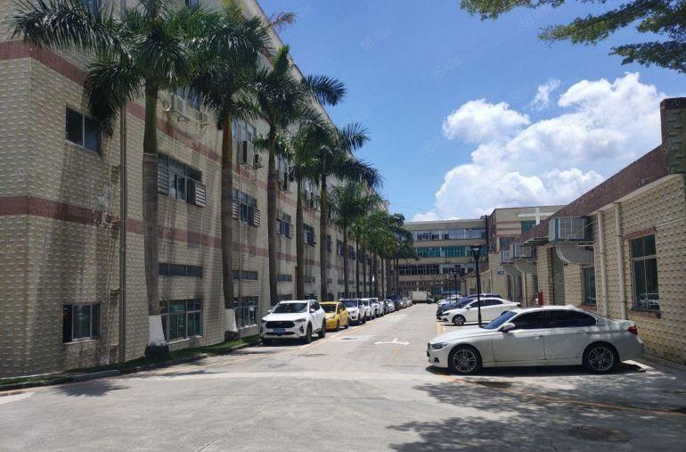 布吉丹竹头港华工业园附近2000平原房东厂房一楼仓库低价出租