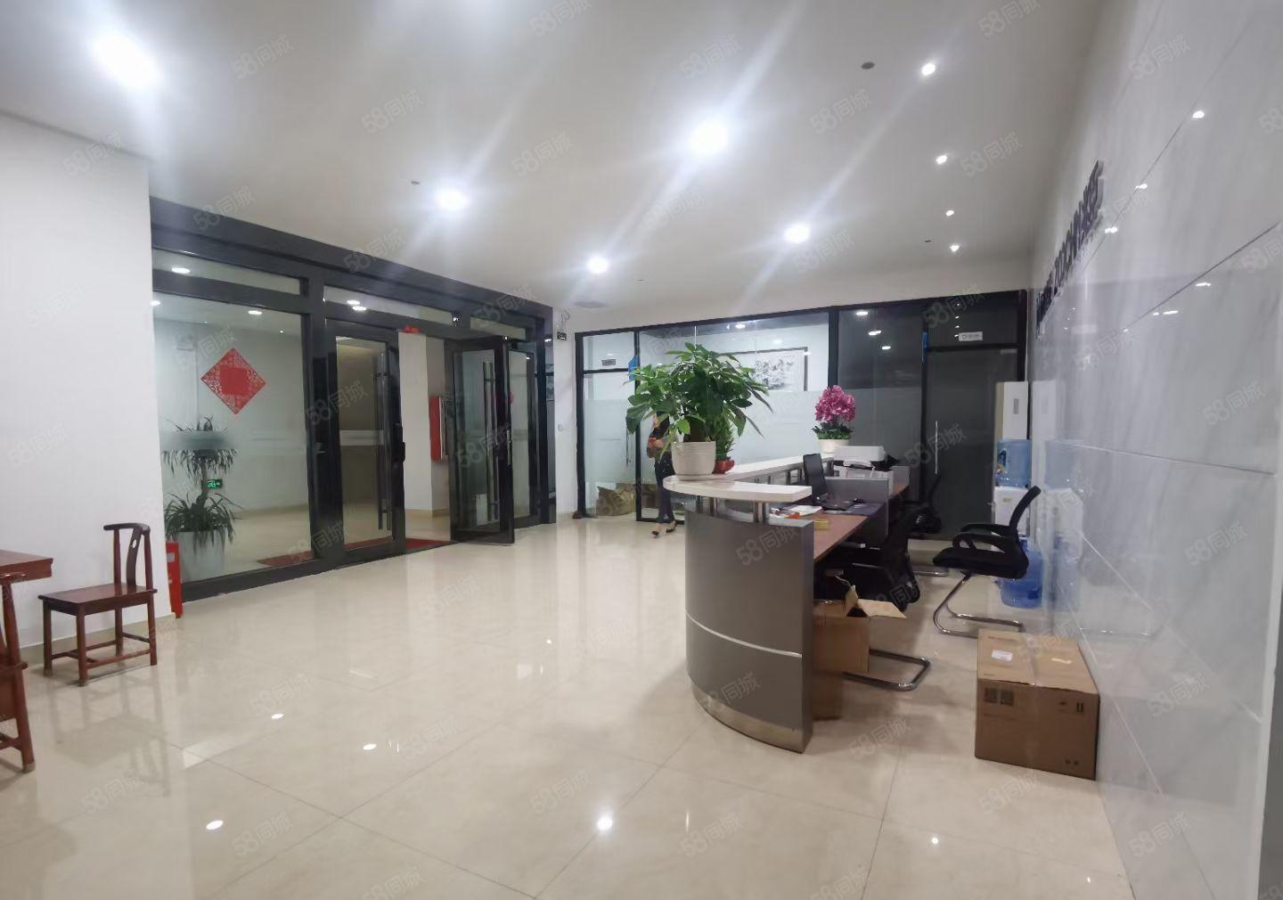 布吉原房东独院两栋共8万平，空地超大，面积实在，主干道旁