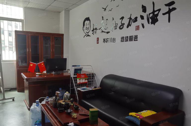 布吉，地铁口，一楼1000平，原房东，使用率高，标准厂房出租