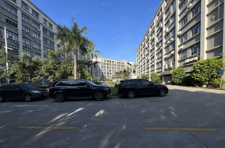 布吉地铁口花园式1480平方厂房仓库出租带精装修办公室卸货台