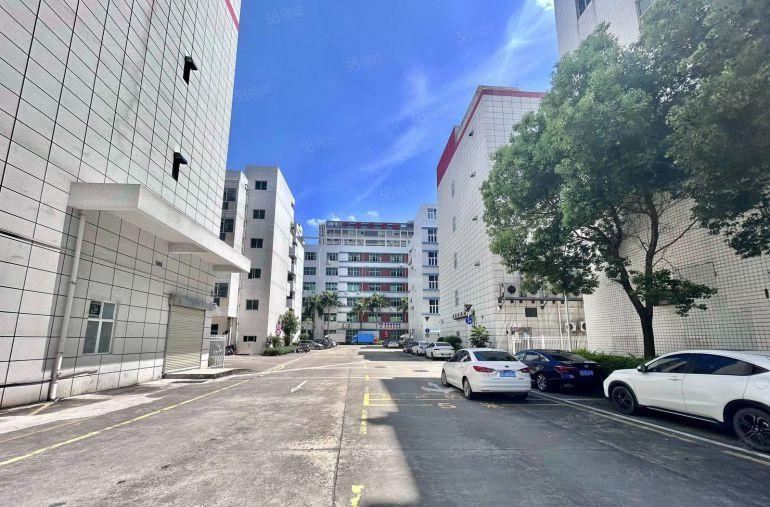 布吉丹竹头楼上整层2500平厂房出租可分租100平起