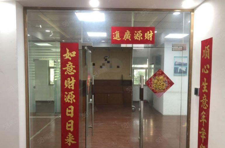 布吉李朗楼上红本厂房1000平出租，带装修 可分租