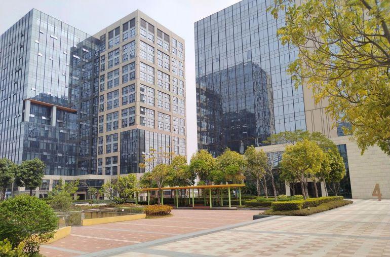 布吉石芽岭地铁站旁科技园楼上500平带装修办公室出租