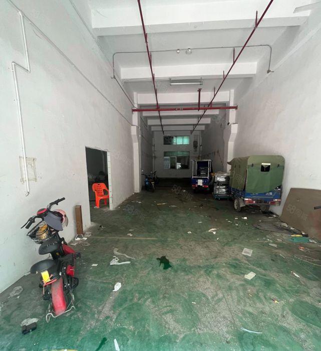 布吉李朗地铁口一楼标准厂房200平方出租，层高6米。