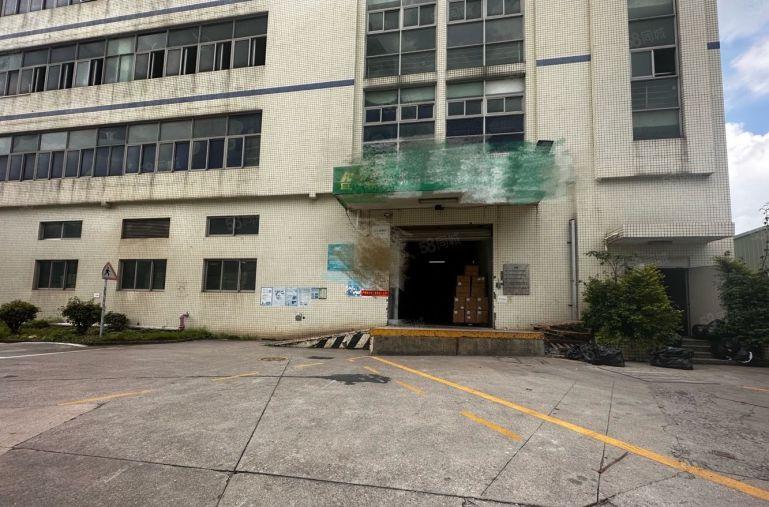 布吉李朗新出二楼厂房1350平厂房仓库出租，可分租带两部货梯