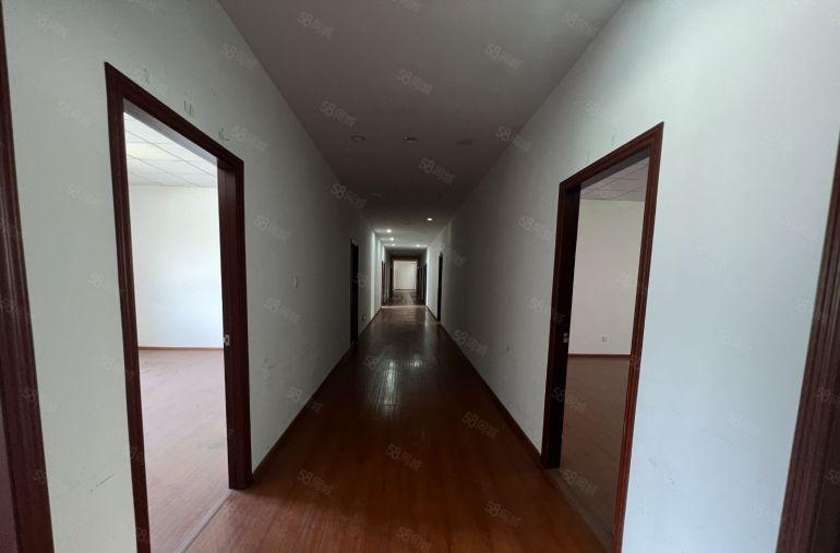 布吉红本独门独院厂房1200平方一楼仓库出租带豪华装修办公室