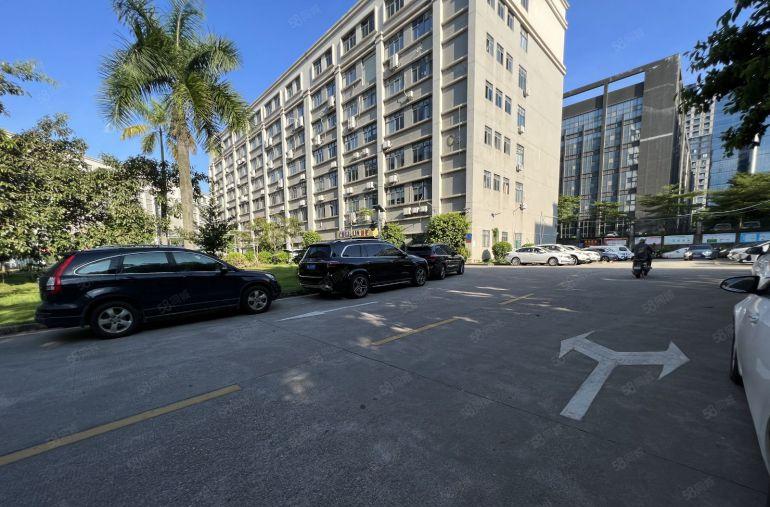 布吉地铁口花园式1480平方厂房仓库出租带精装修办公室卸货台