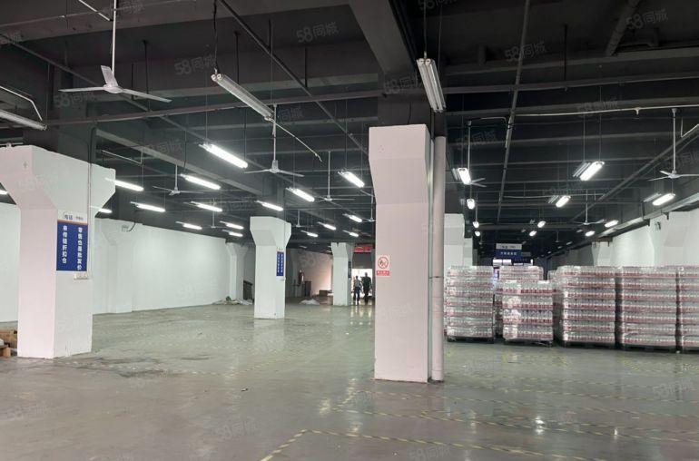 布吉石芽岭地铁口一楼1650平方可分，做门面仓库办公电商