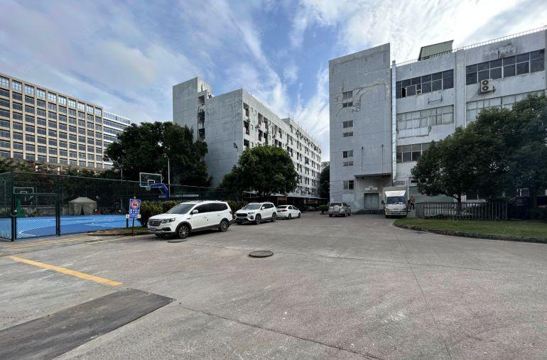 布吉丹竹头地铁站旁工业园楼上1000平带装修厂房出租 可分租