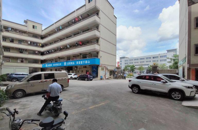 布吉上李朗地铁口一楼厂房1200平米带装修水电齐全随时可空