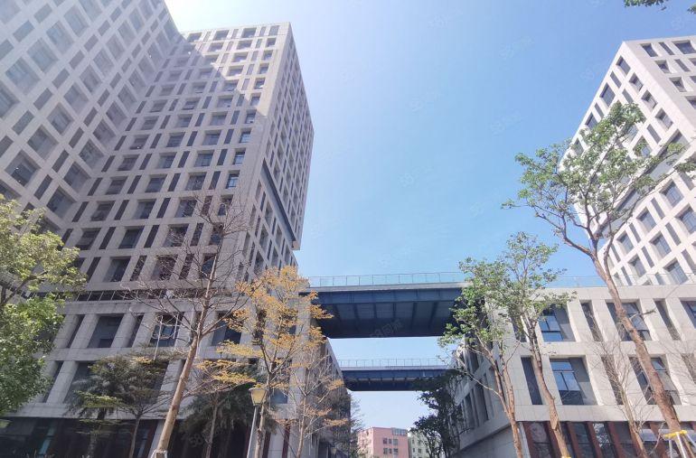 布吉中心街楼上200平花园式出租