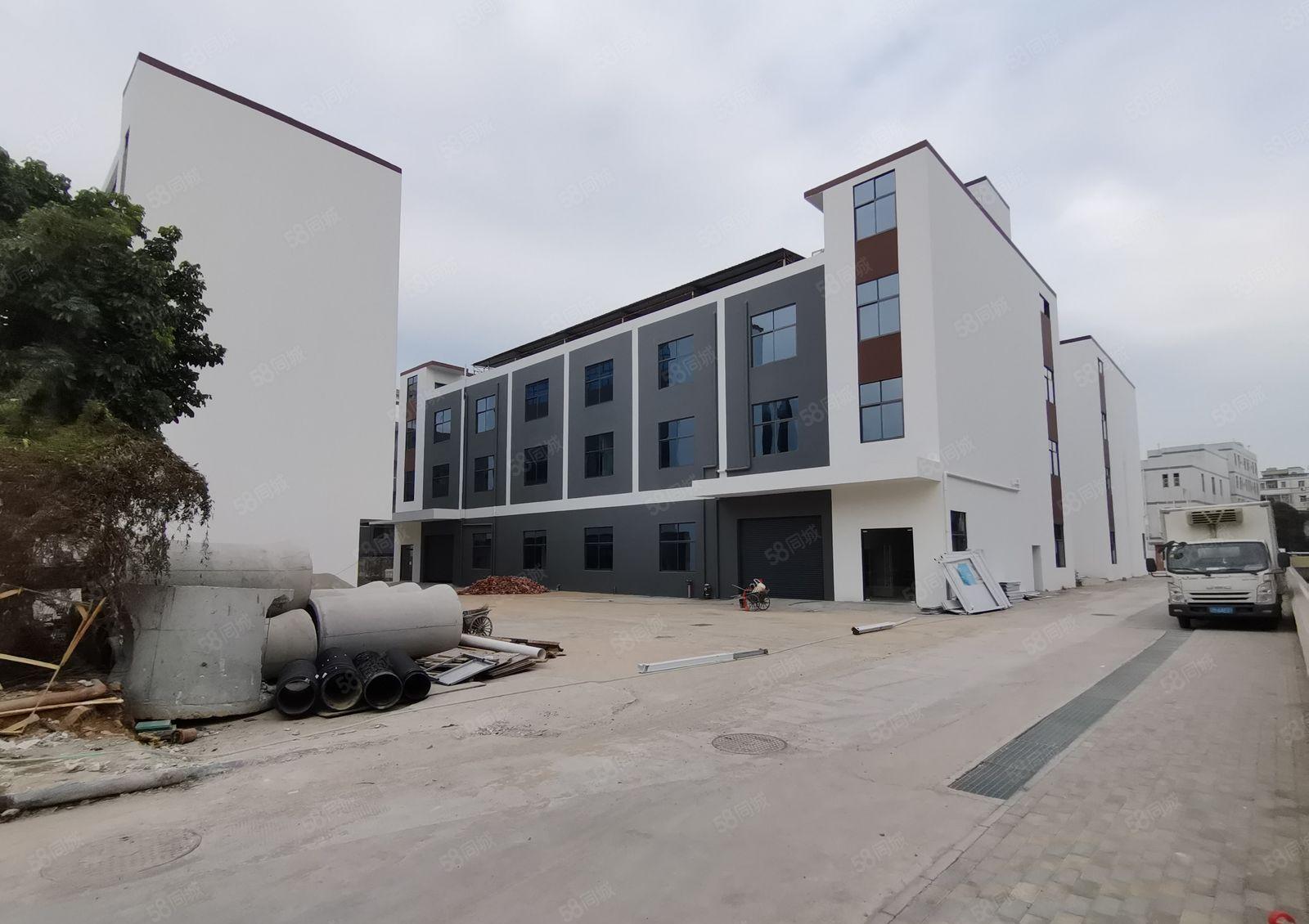 坂田吉华路达成工业区厂房仓库200平起租，大小都有，空地大.