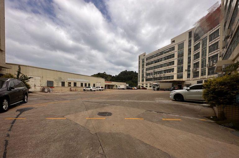 布吉李朗新出二楼厂房1350平厂房仓库出租，可分租带两部货梯