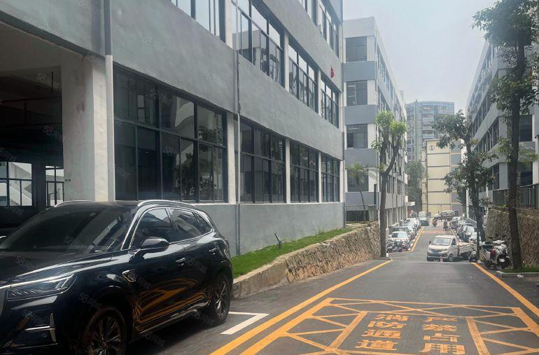 布吉西环路长龙地铁口独栋6000平方红本厂房出租，可以分租。