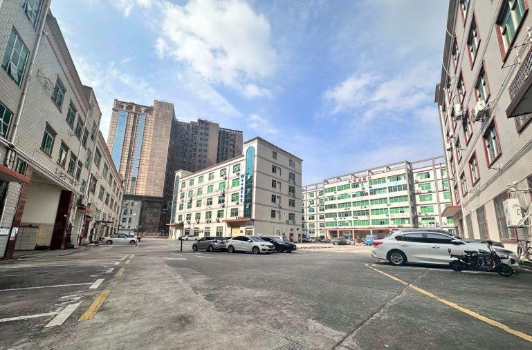 布吉地铁口一手房东厂房仓库1100平直租，可分租 带装修