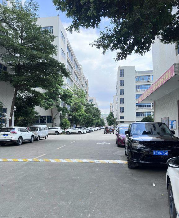 龙岗地铁口 联创科技园 一楼厂房出租 可自由分割