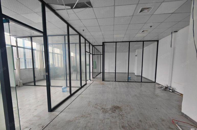 布吉百鸽笼新出精装修厂房1500平实际面积出租可以分租