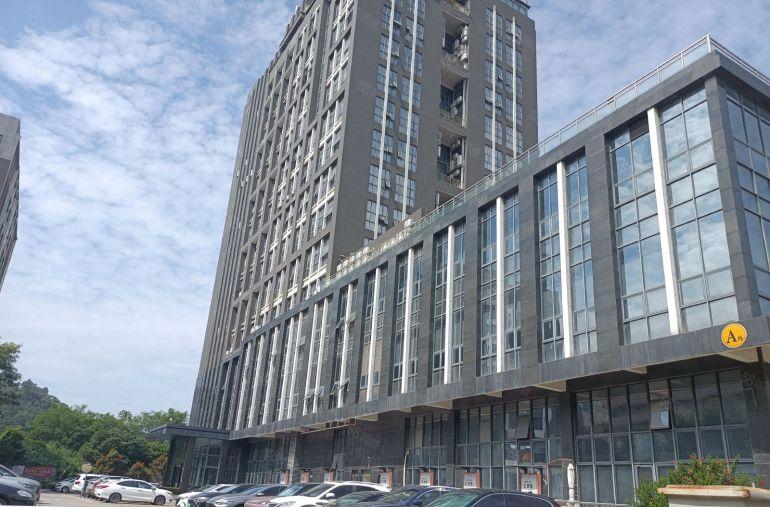 现成医疗无尘车间，豪华装修，装修花了近2，开发商直租