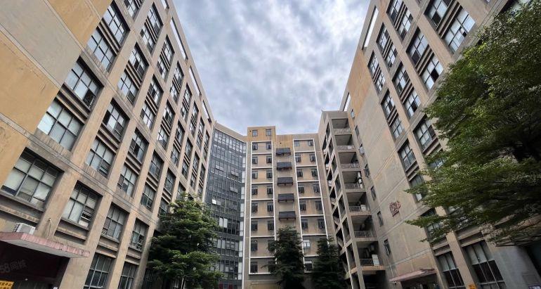 龙岗区布吉研发生产厂房1500平方两部3吨电梯红本原房东