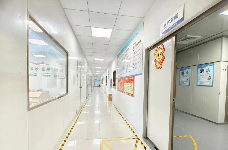 布吉上李朗地铁口附近楼上1500平无尘车间，豪华装修，配套好