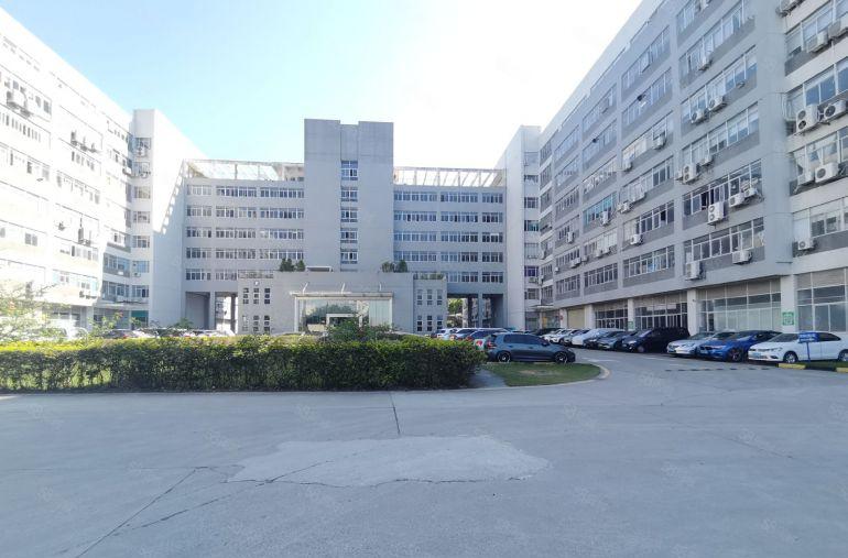 龙华新区观澜五和大道边原房东标准厂房楼上4000平！低价招租