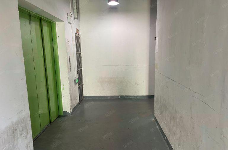 石芽岭地铁站旁楼上仓库厂房出租180至480平 水电齐全