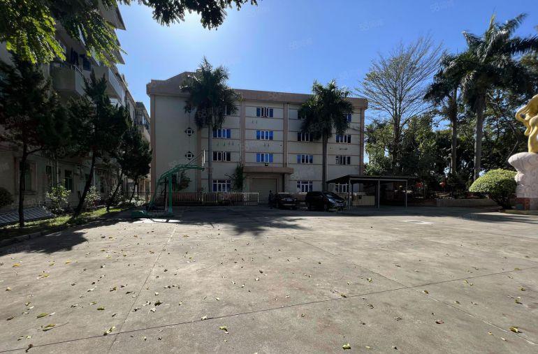 布吉秀峰地铁口独门独院厂房5600平仓库出租一楼上分租带精装