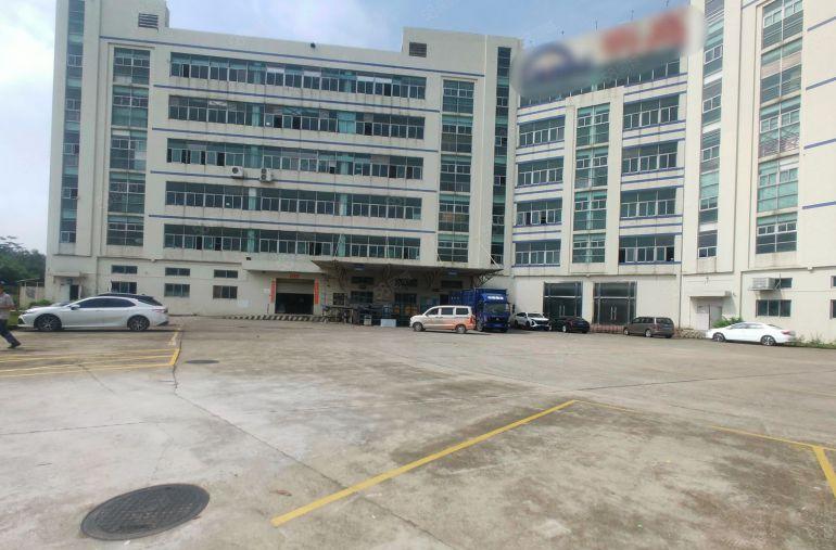 布吉10号线甘坑地铁口原房东3300平红本面积出租，可分租。