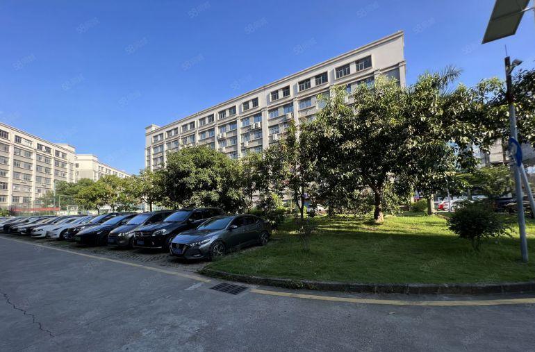 布吉地铁口花园式1480平方厂房仓库出租带精装修办公室卸货台