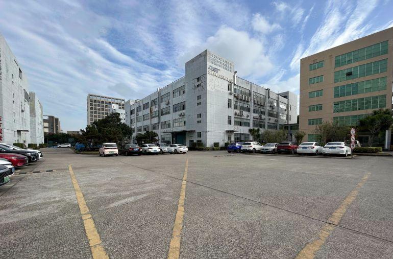 布吉丹竹头地铁站旁工业园楼上1000平带装修厂房出租 可分租