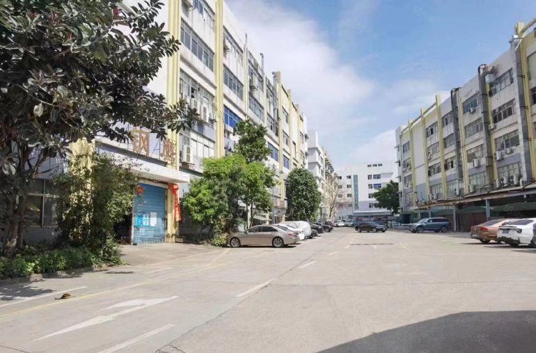 公明根玉路旁独院2楼2200平一整层，现成展厅，办公室前台