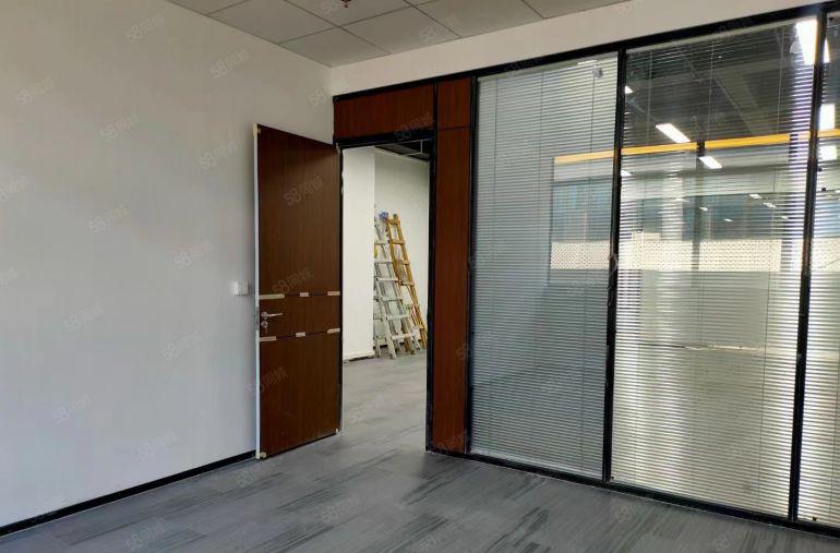 光明地铁口新出100平精装办公室带隔间带家私停车位充足