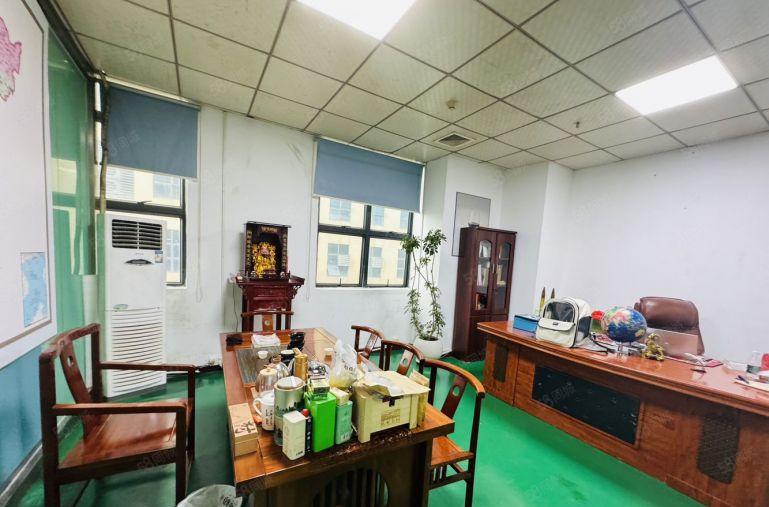 马田街道钟表基地5楼1500平方至3楼500平精装修厂房