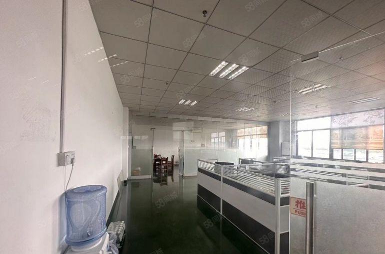 光明将石新出原房东独院厂房3000平。实际面积出租，水电齐全