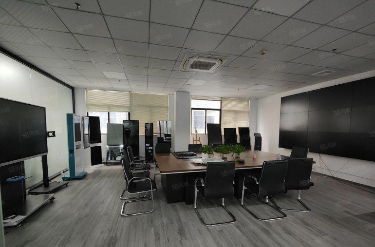 光明南光高速出口，新出楼上精装厂房1580平，带无尘车间