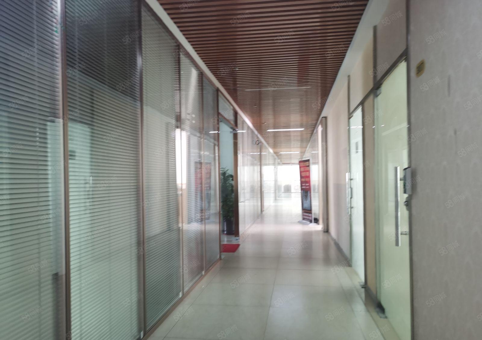 光明凤凰城地铁口厂房50平起租带货梯，可做仓库办公，小加工