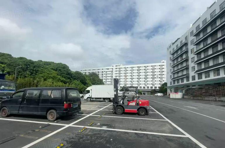 租金16！光明地铁口附近1000平楼上精装园区厂房出租