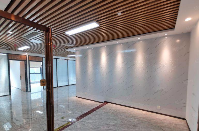 免租6个月，光明凤凰城地铁口全新精装修研发厂房377平