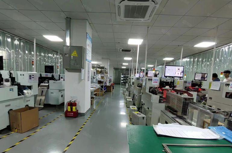 公明蒋石原房东厂房出租2080平，车间干净明亮，分400平