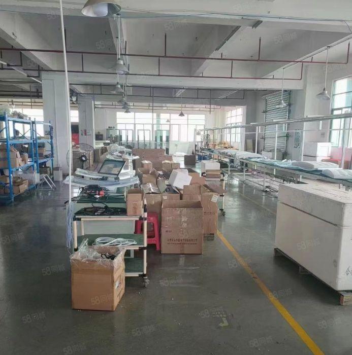 光明凤凰街道松柏路边，大型工业园区，楼上12元厂房招租