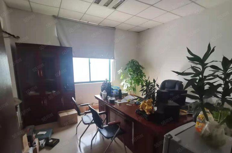 公明下村南光高速出口厂房出租，2楼450平，看中拎包入住即可