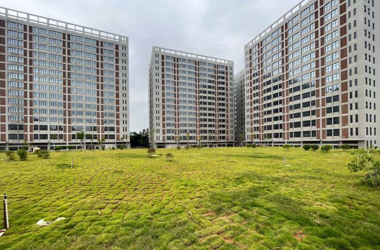 光明新建红本工业园32万平，单层3205平，大小面积可分租