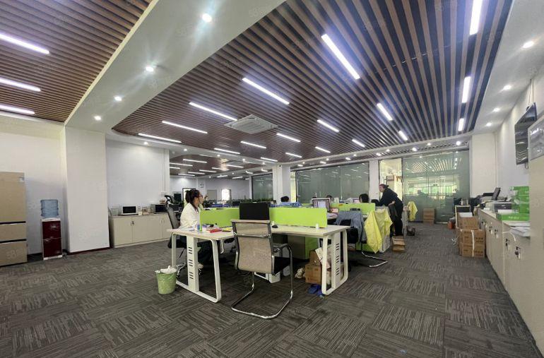 光明凤凰城原房东整层2680平精装厂房出租带无尘车间空地大