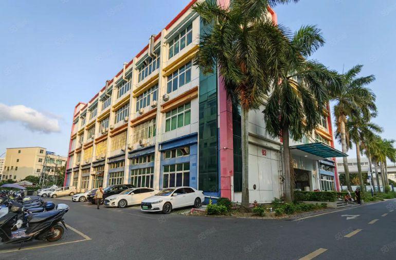 公明楼村地铁站旁一整层2800平可分1000平适合仓库，生产