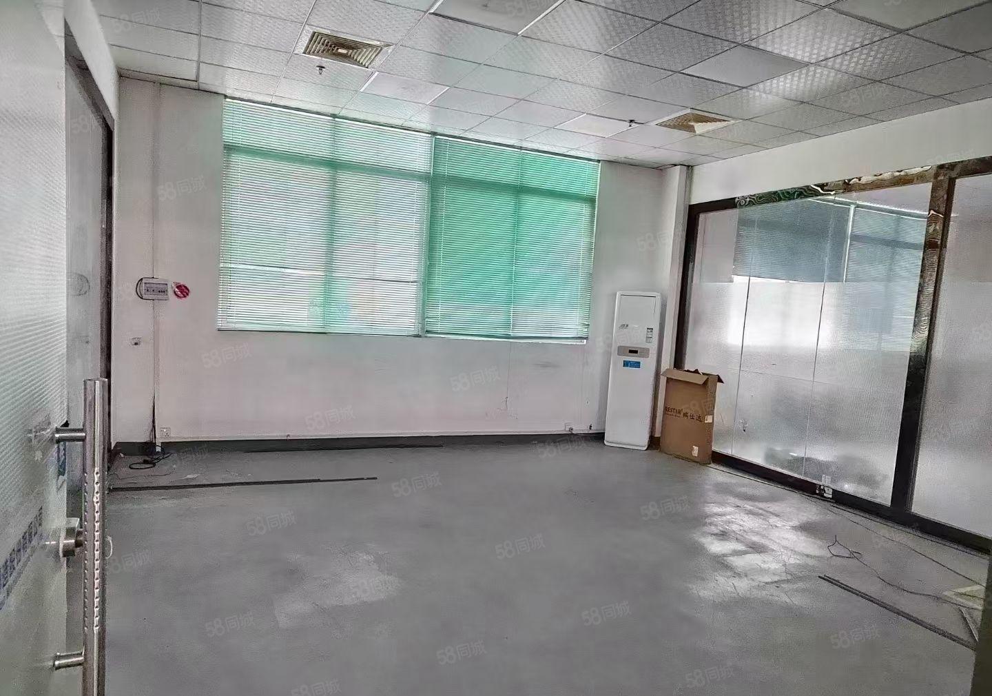 公明上村楼上精装修厂房2000平，水电齐全，形象好，空地超大