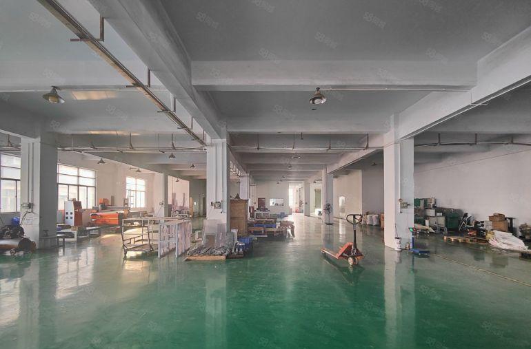 公明东坑原房东红本厂房一楼二楼5200平，实际面积出租