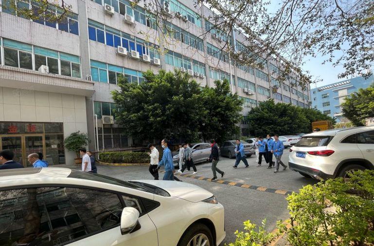 松柏路主路边原房东红本园区楼上精装1800平厂房，大小可分