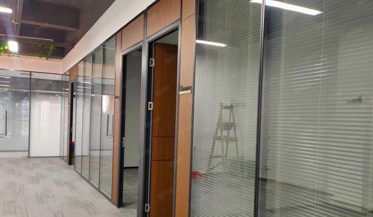 光明地铁口新出100平精装办公室带隔间带家私停车位充足
